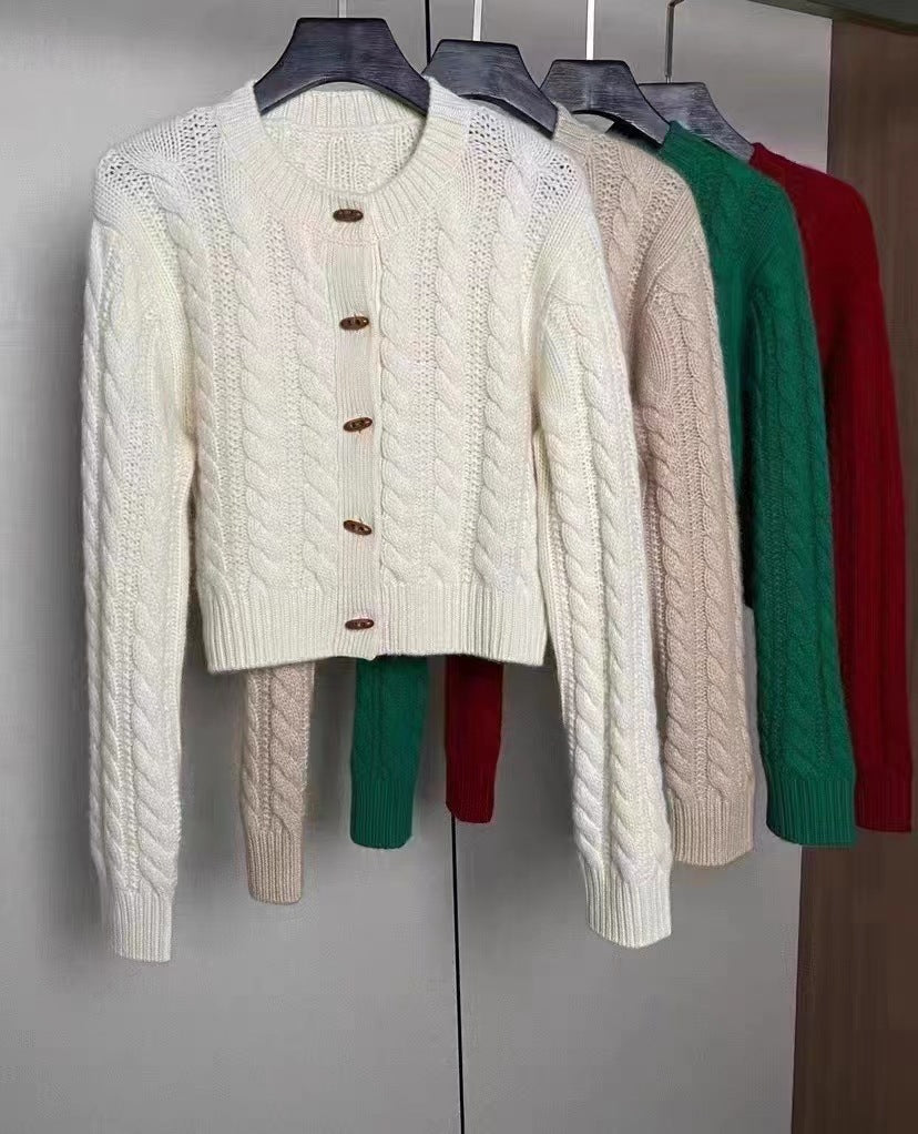 Boutonné & Motif Torsadé